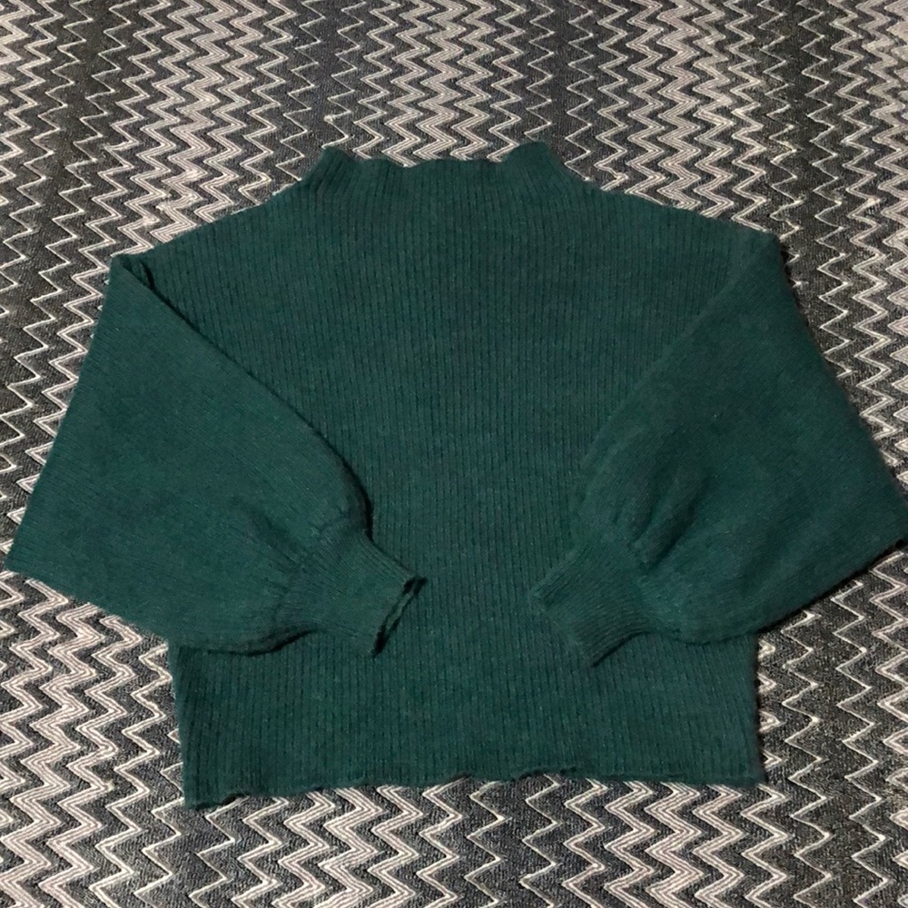 Gorgeous Women’s Sweater XS Line & Dot